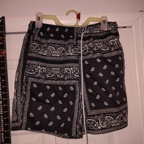 Black and White Paisley Shorts Swim Or Athletic Mens Med Small Mint New 🆕 Rare - Picture 1 of 5